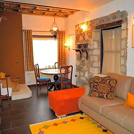 Alacati Suites מלון