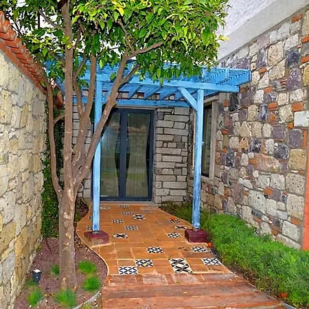 Alacati Suites מלון 3*