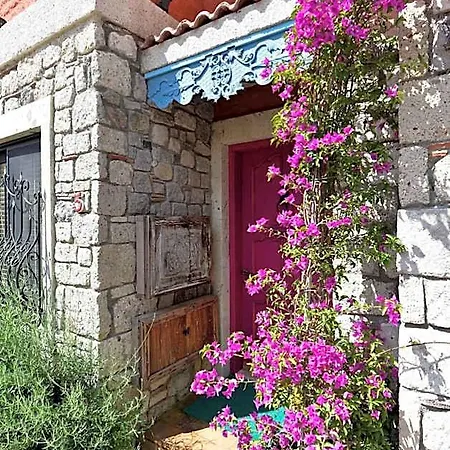 Alacati Suites מלון 3*
