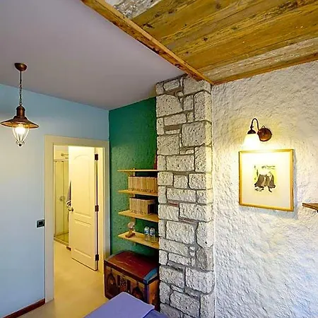Alacati Suites מלון