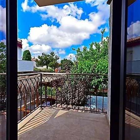 מלון Alacati Suites