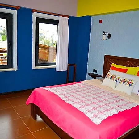 Alacati Suites מלון אלאקאטי