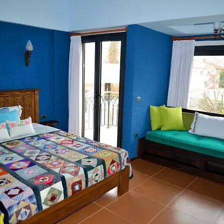 Отель Alacati Suites 3*