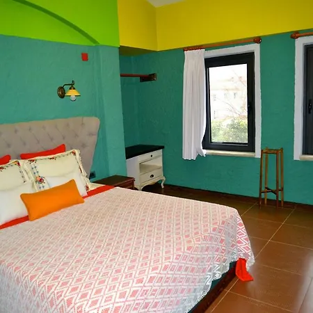 Alacati Suites מלון 3*