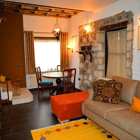 Alacati Suites מלון